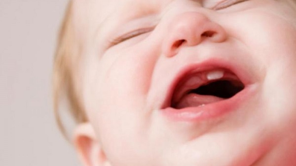 Trẻ mấy tháng mọc răng ? Dấu hiệu của trẻ khi mọc răng